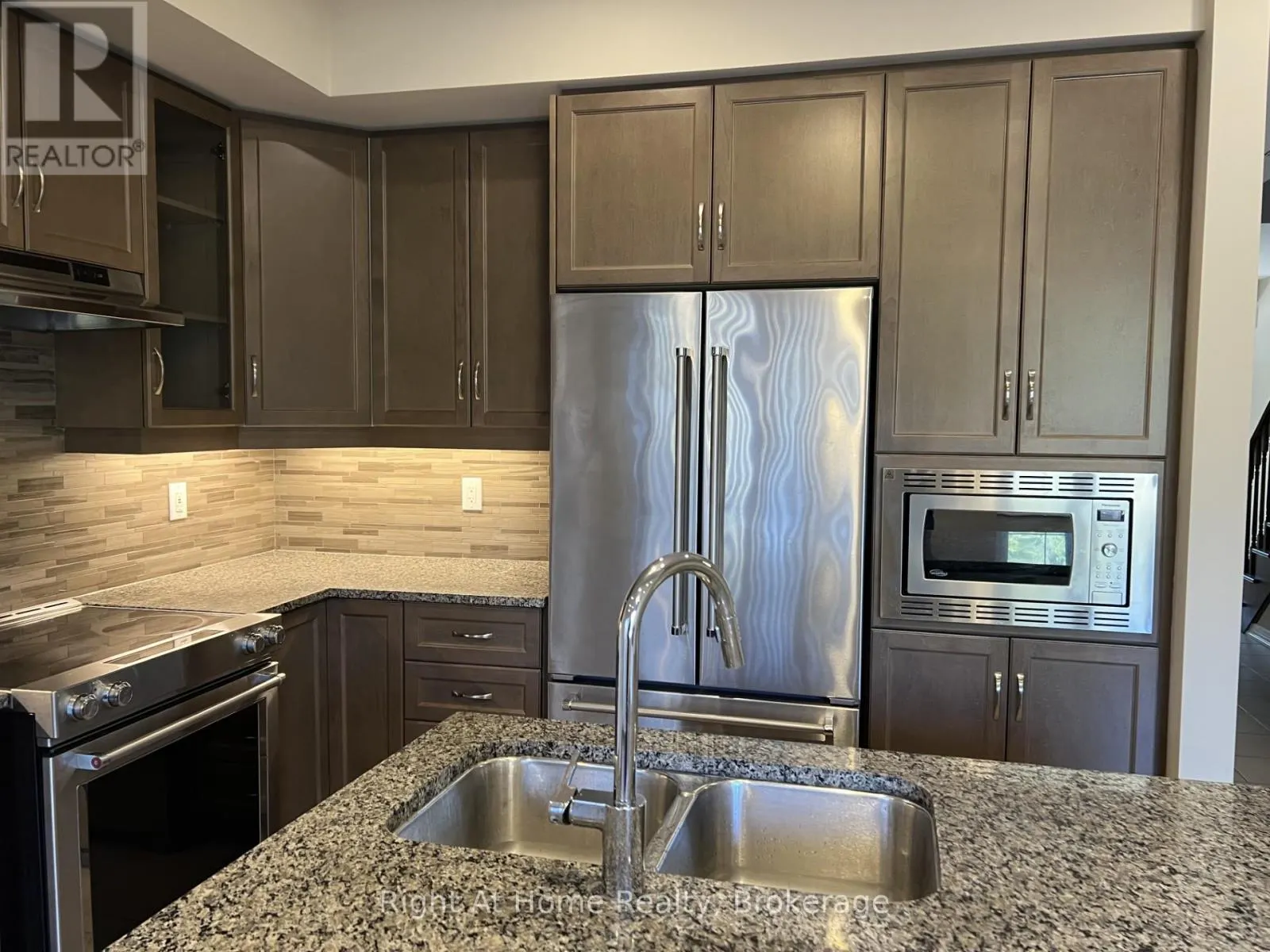 3277 MOCKINGBIRD COMMON