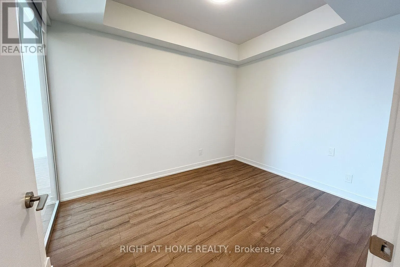 821 - 1787 ST CLAIR AVENUE W