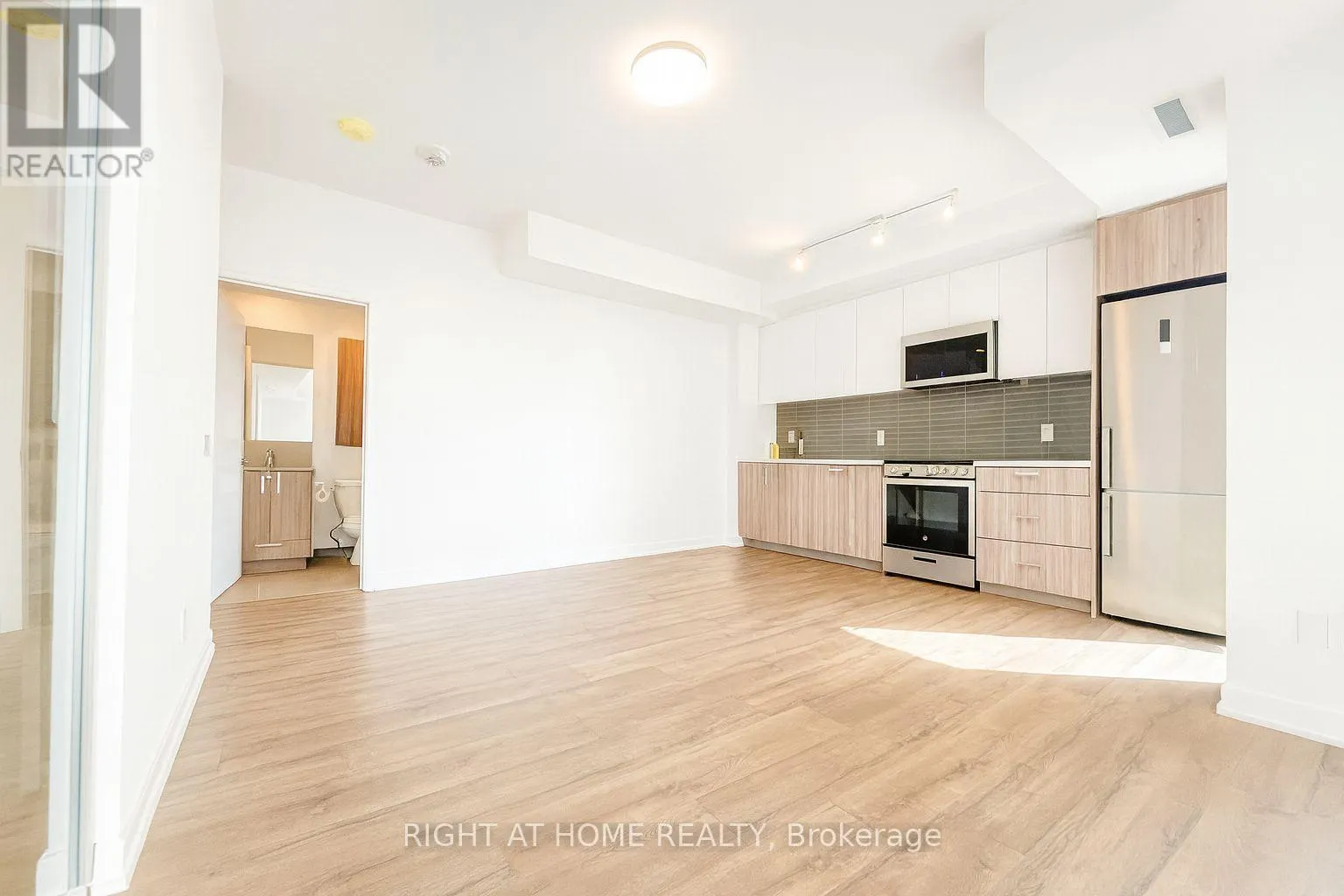 821 - 1787 ST CLAIR AVENUE W
