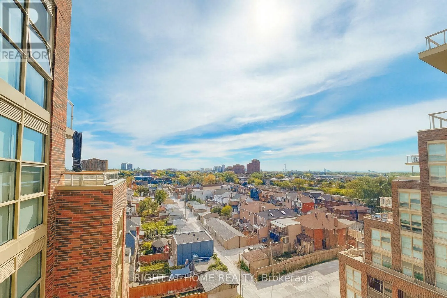 821 - 1787 ST CLAIR AVENUE W