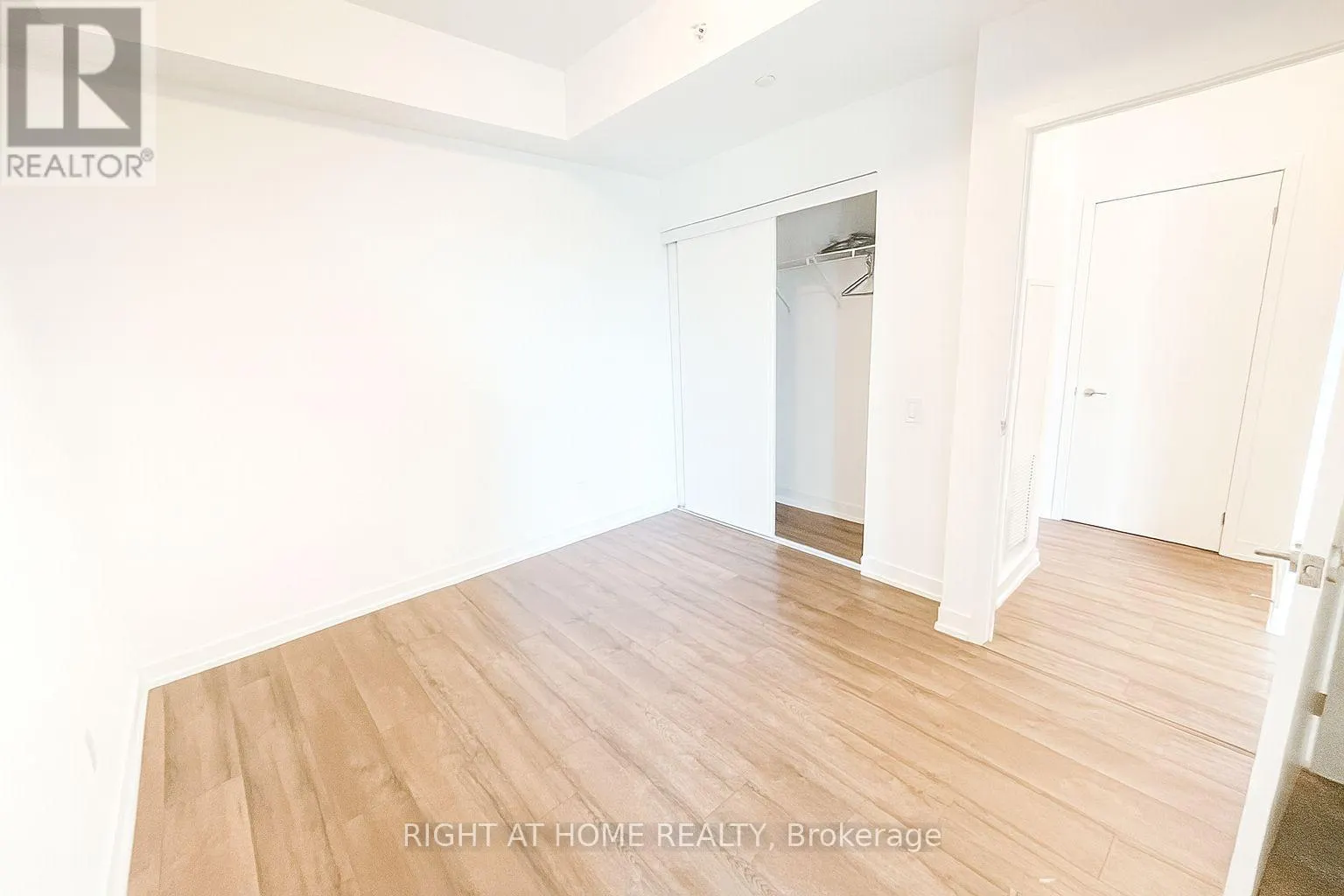 821 - 1787 ST CLAIR AVENUE W