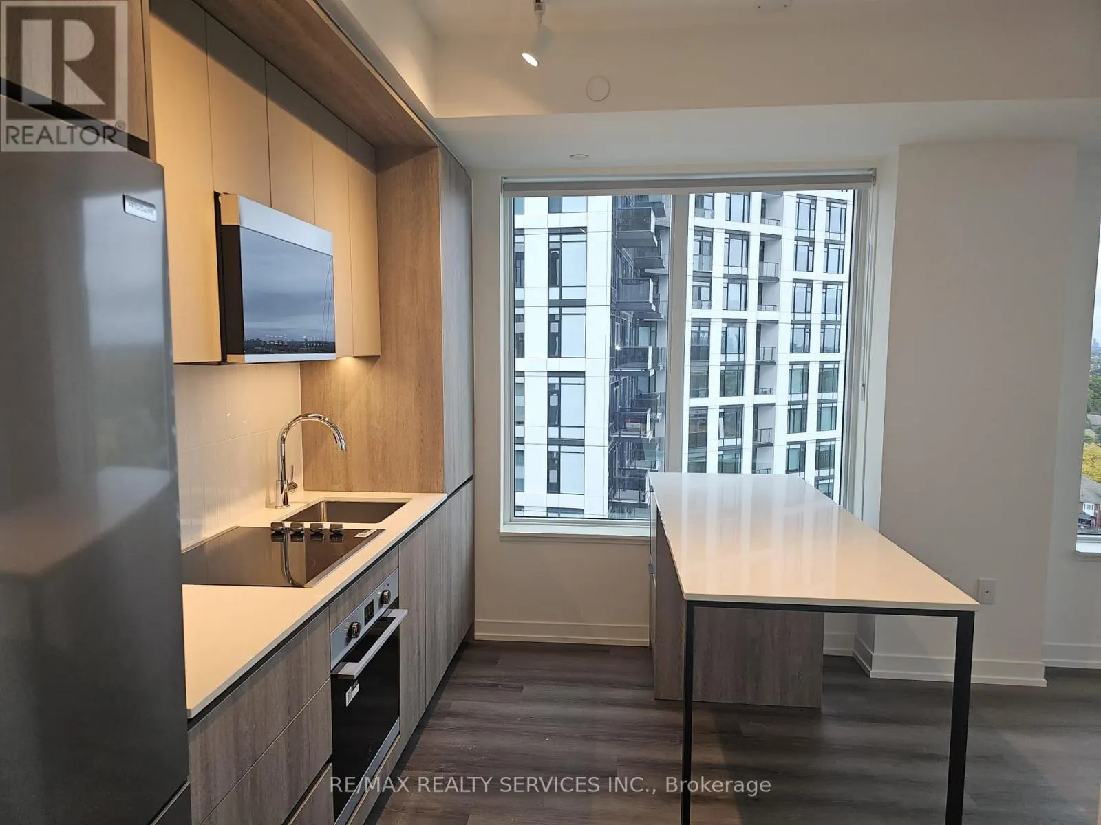 1305 - 2485 EGLINTON AVENUE W