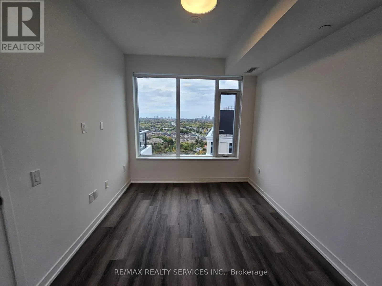1305 - 2485 EGLINTON AVENUE W