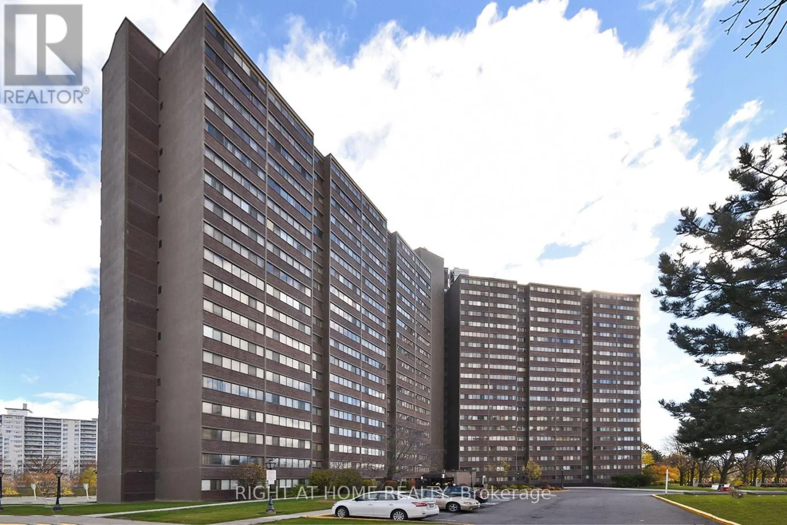 1508 - 11 WINCOTT DRIVE