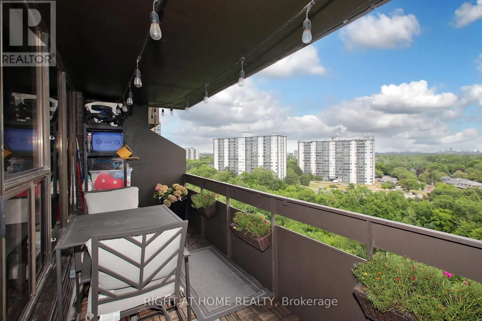 1508 - 11 WINCOTT DRIVE