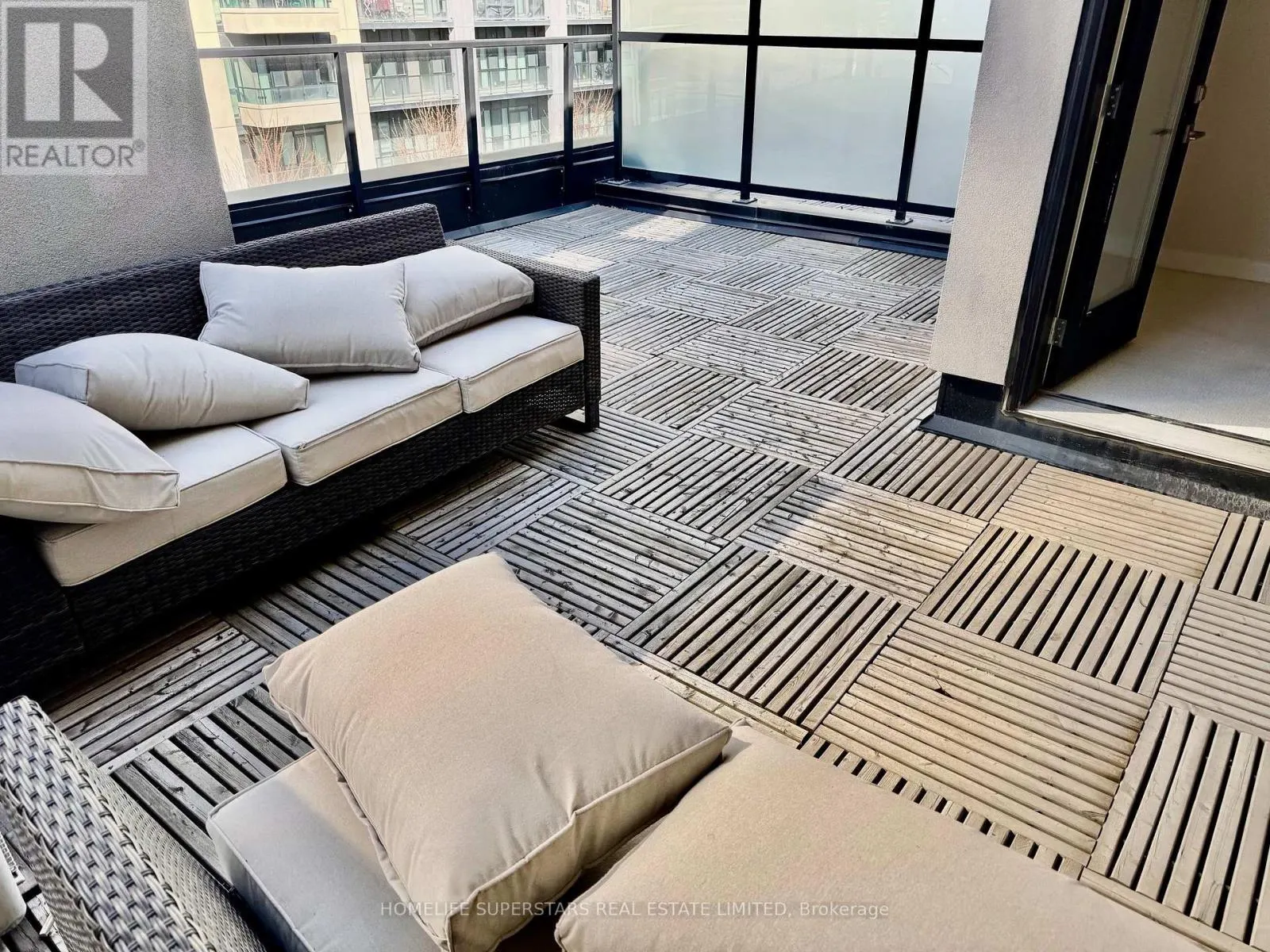 TH 3 - 4070 PARKSIDE VILLAGE DRIVE W