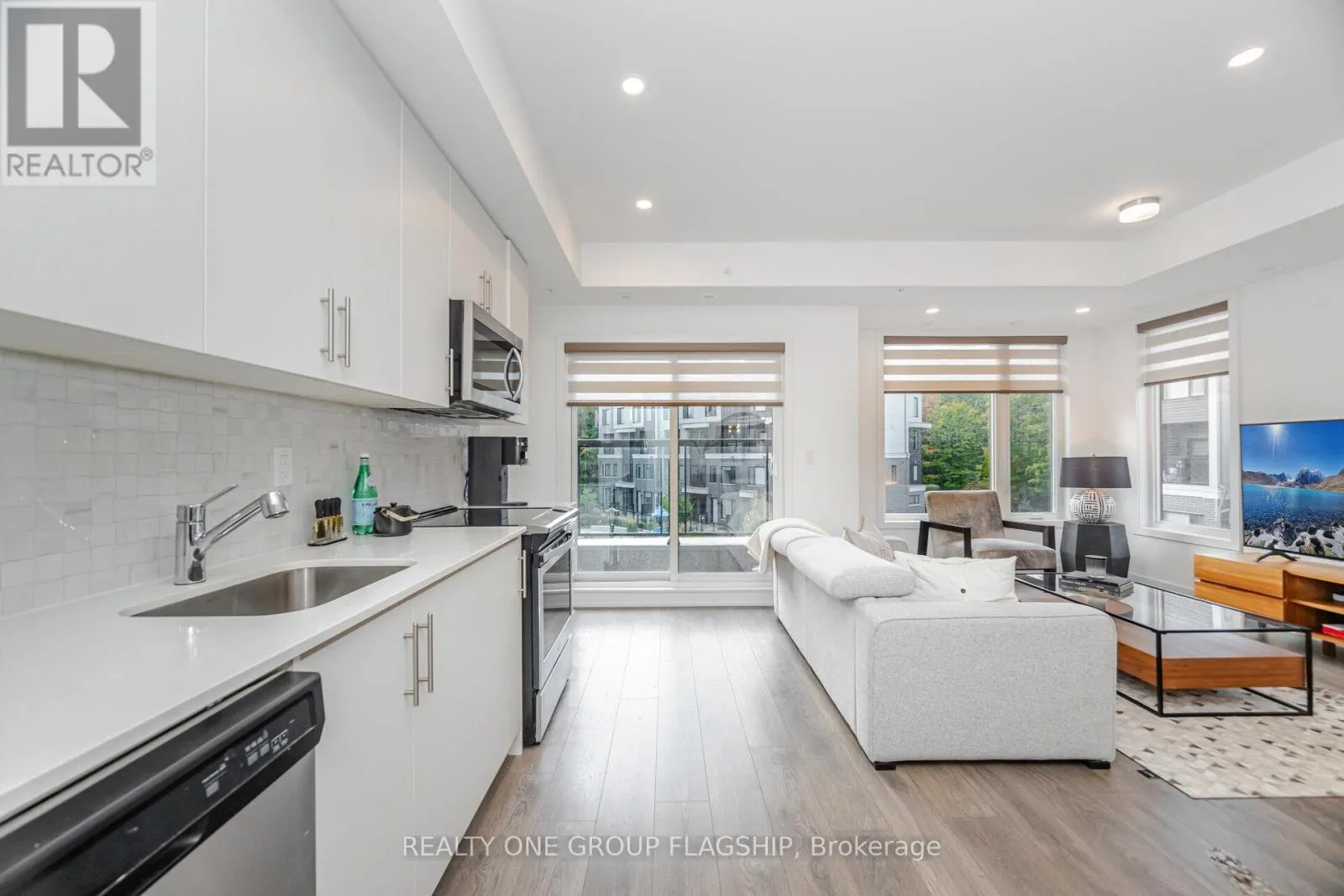 27 - 3476 WIDDICOMBE WAY W