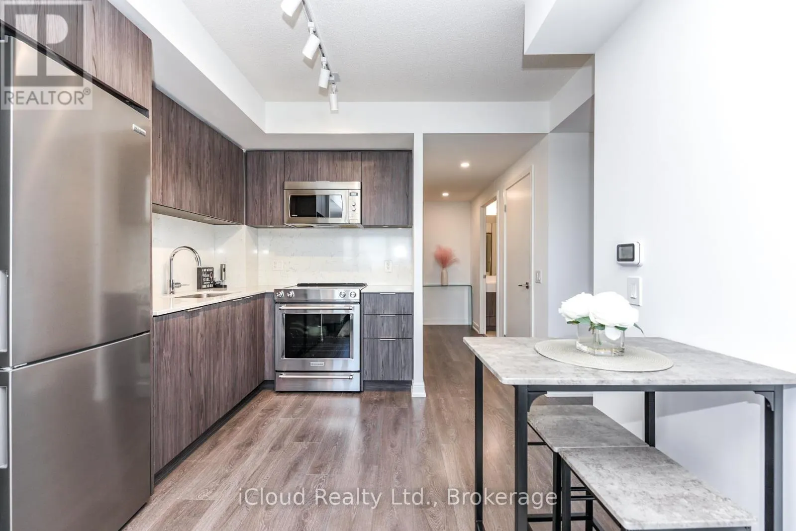 1201 - 30 SAMUEL WOOD WAY