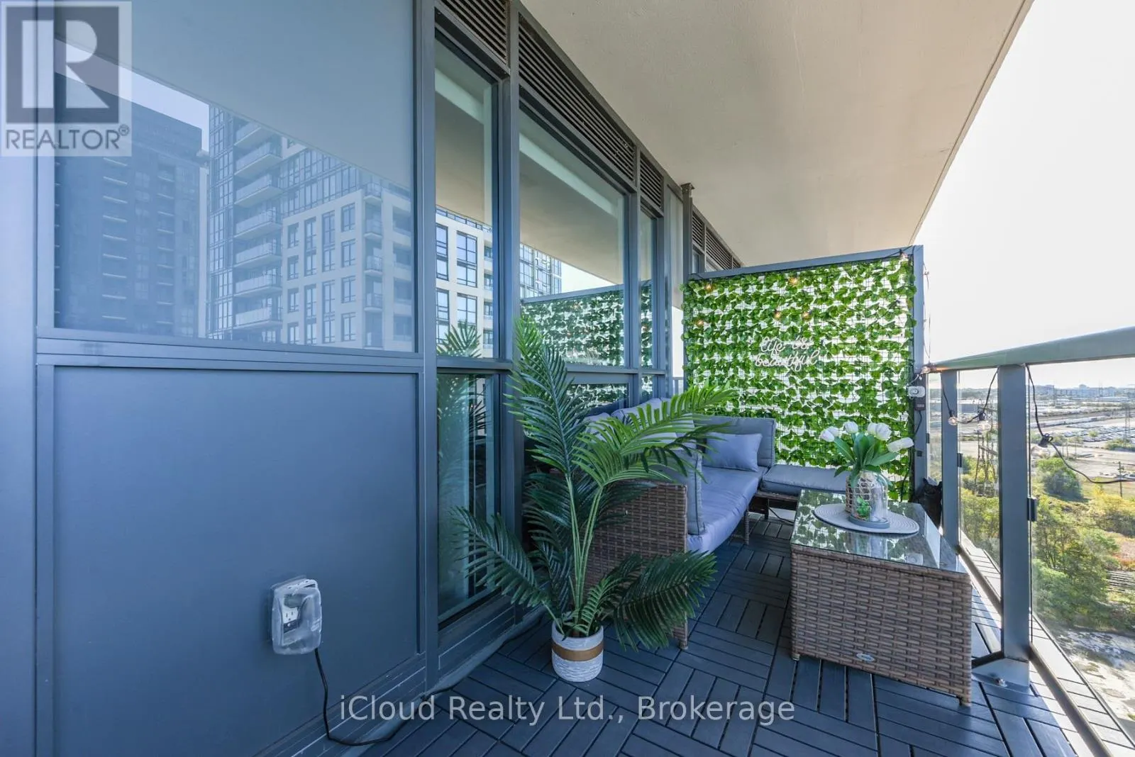 1201 - 30 SAMUEL WOOD WAY