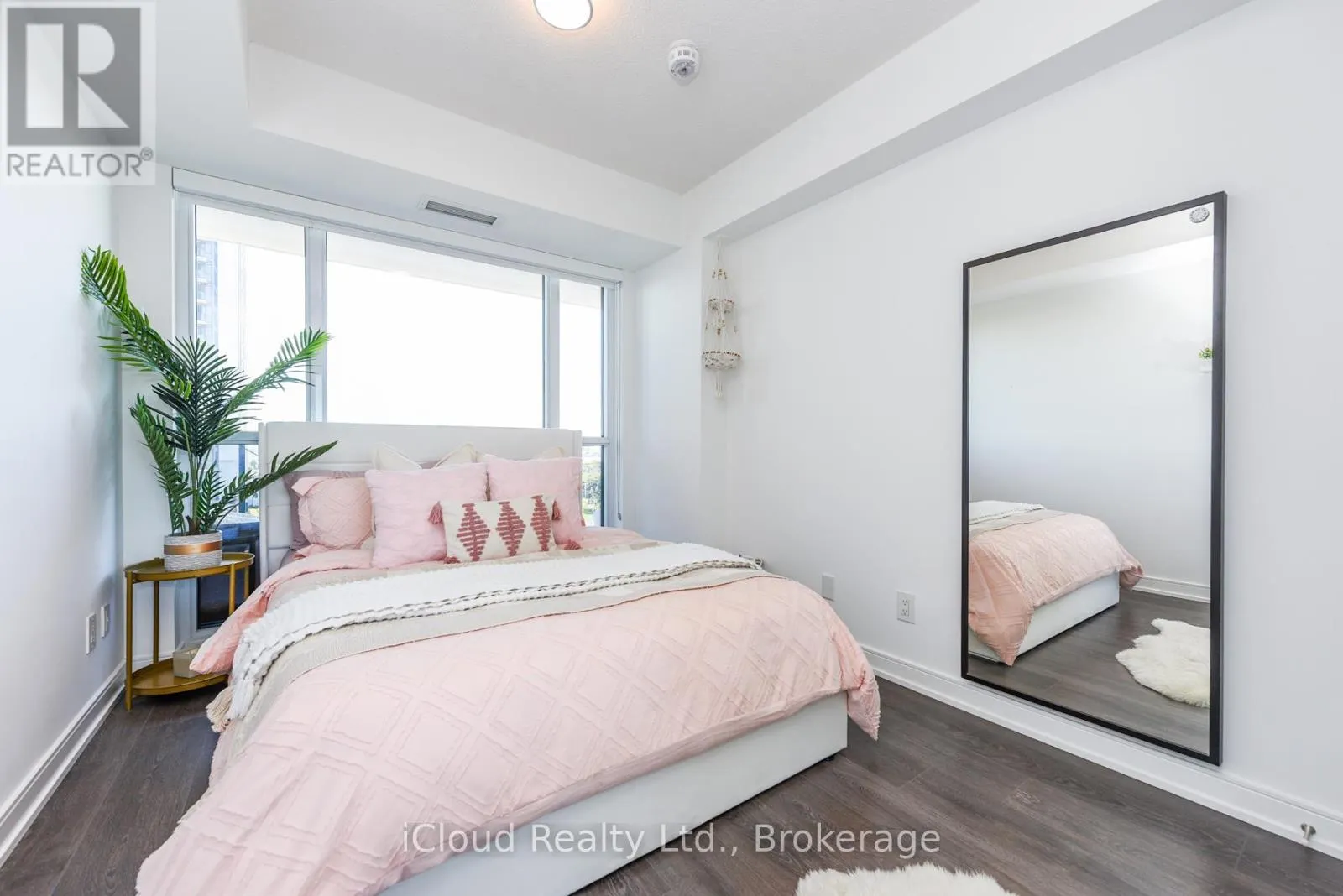 1201 - 30 SAMUEL WOOD WAY
