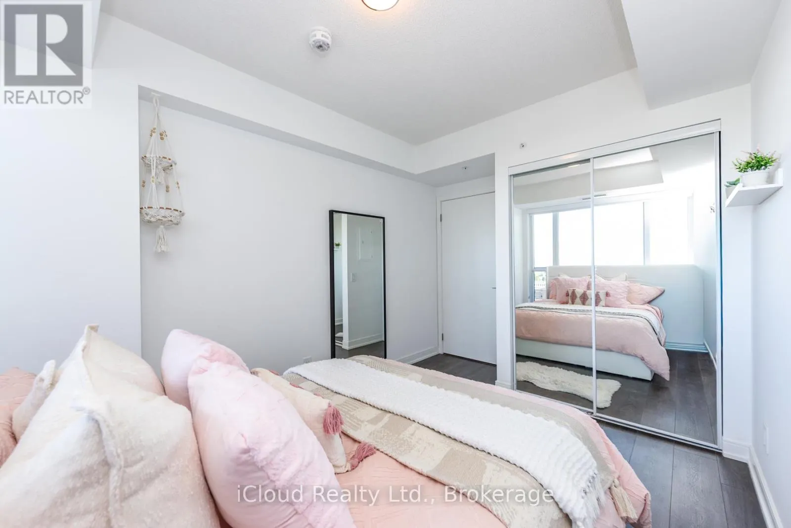 1201 - 30 SAMUEL WOOD WAY