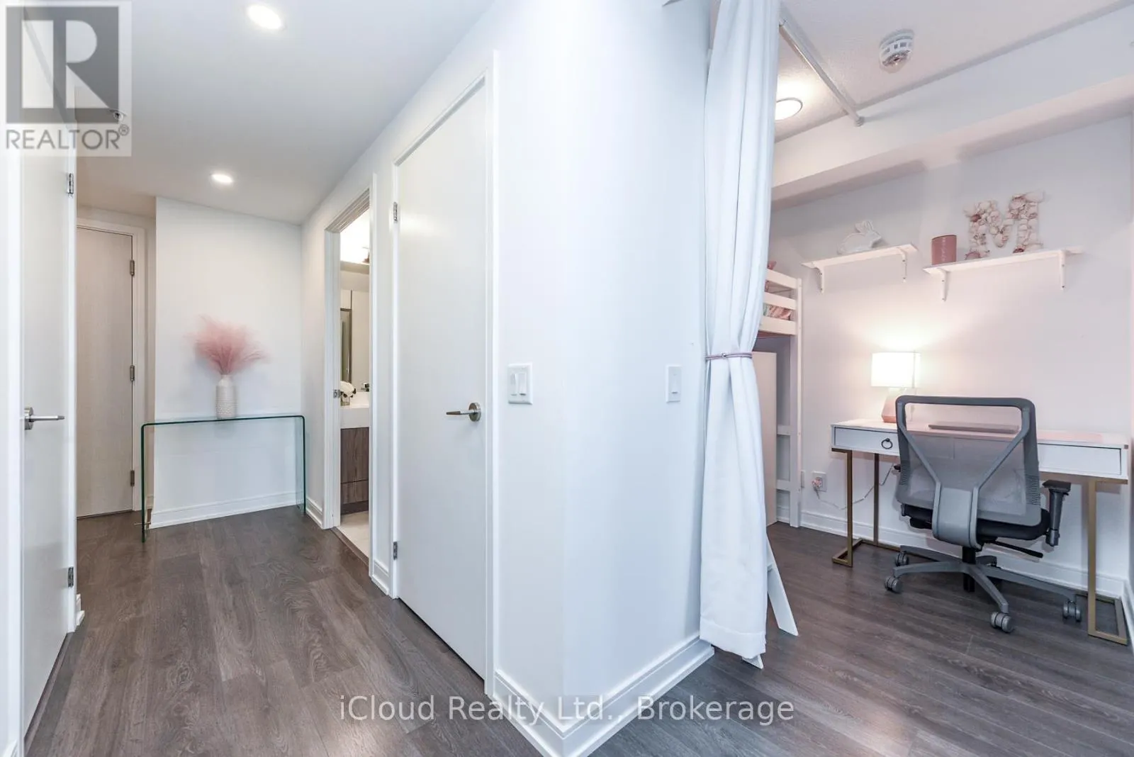 1201 - 30 SAMUEL WOOD WAY