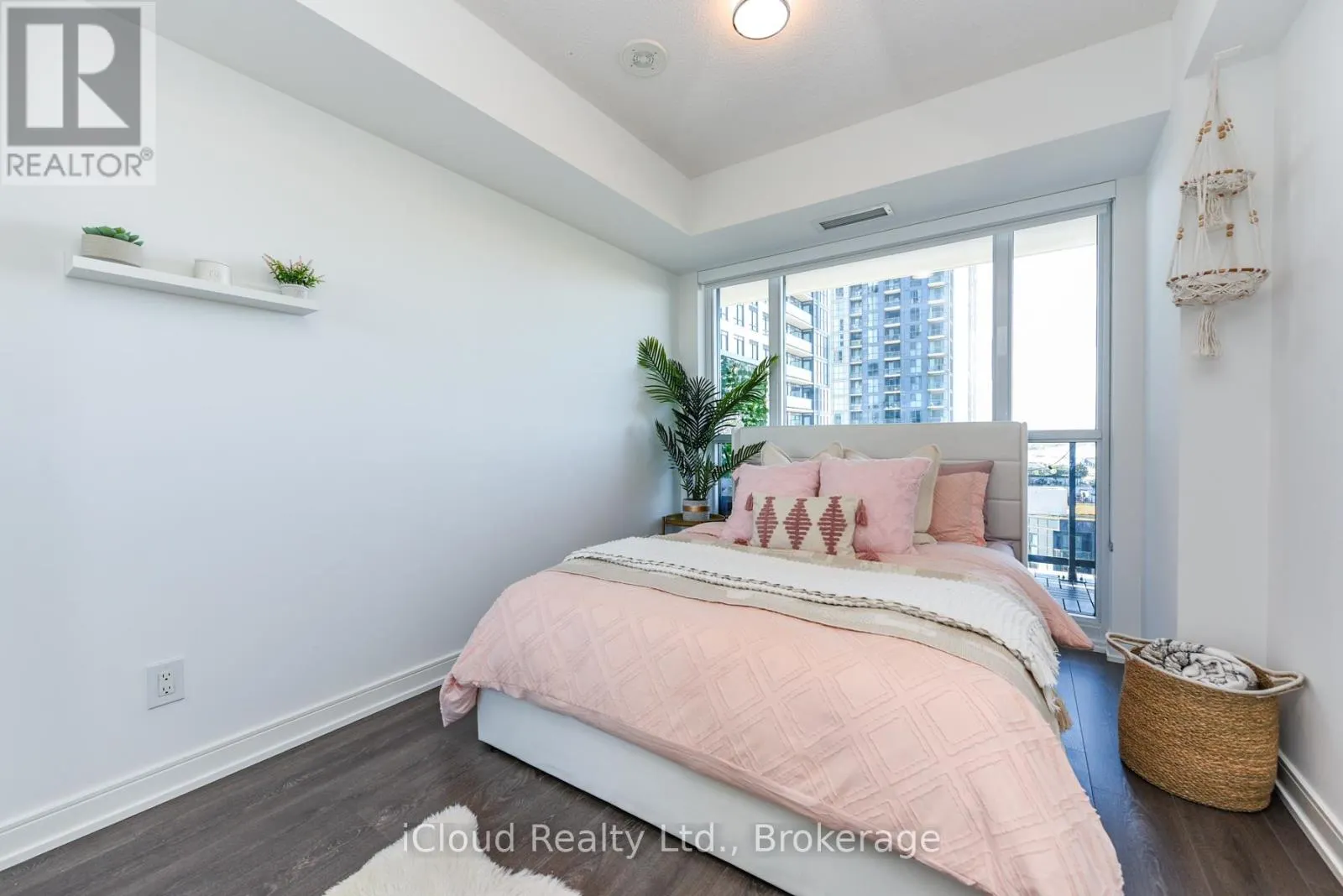1201 - 30 SAMUEL WOOD WAY