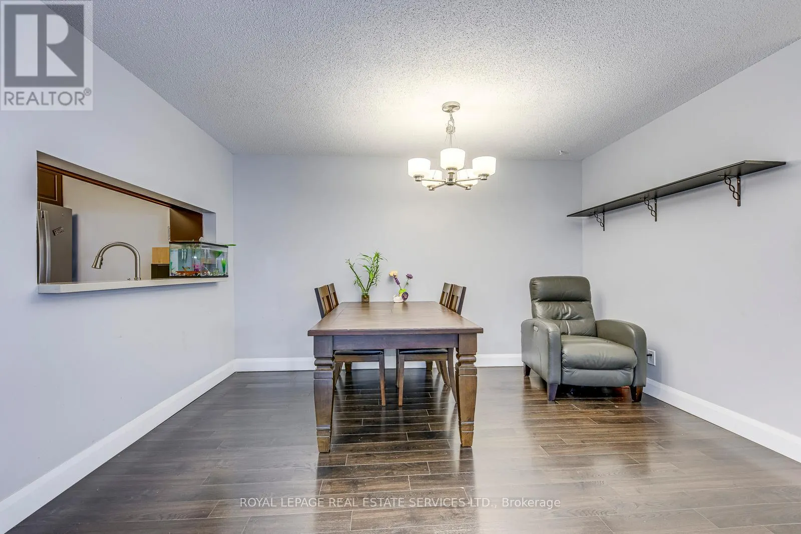 911 - 1450 GLEN ABBEY GATE