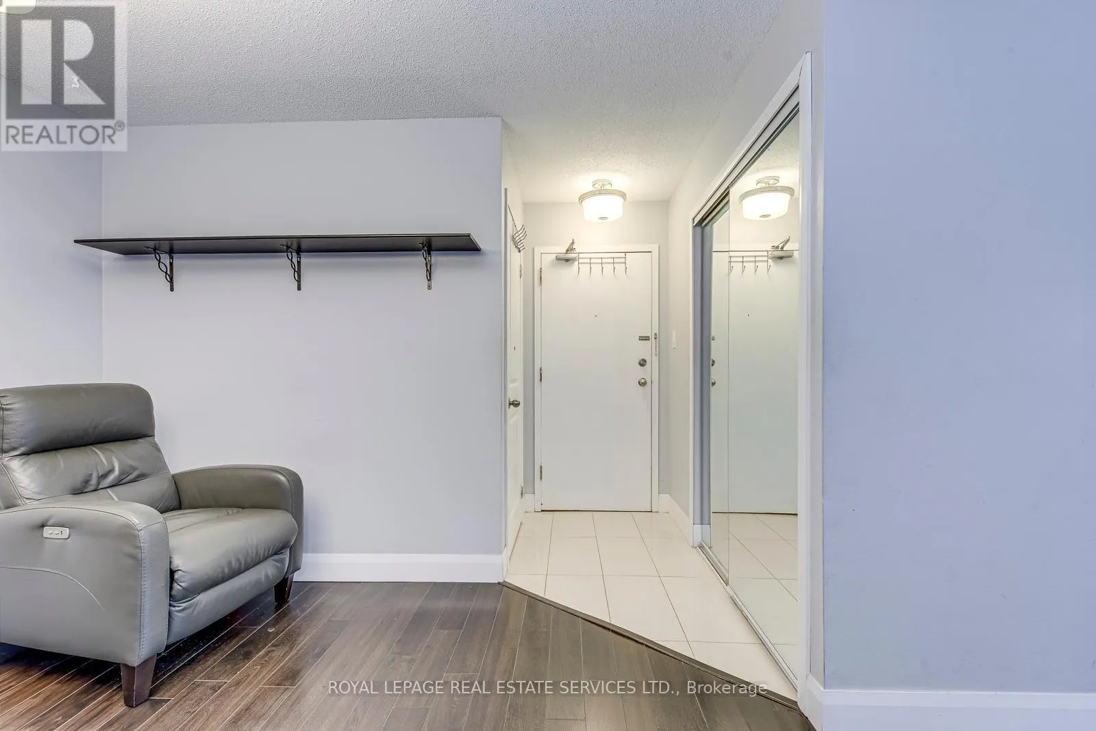 911 - 1450 GLEN ABBEY GATE