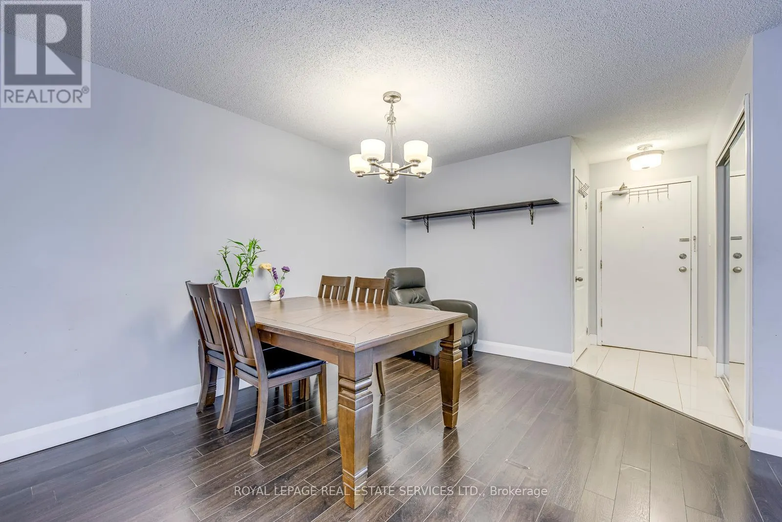 911 - 1450 GLEN ABBEY GATE