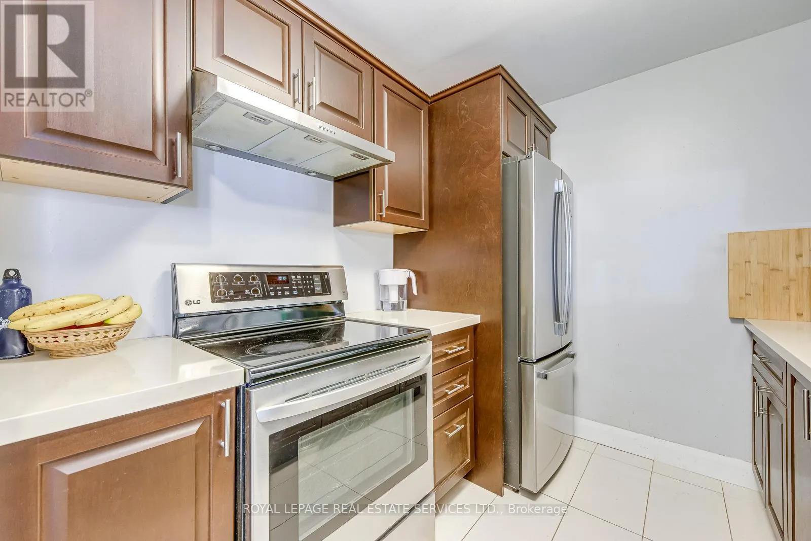 911 - 1450 GLEN ABBEY GATE