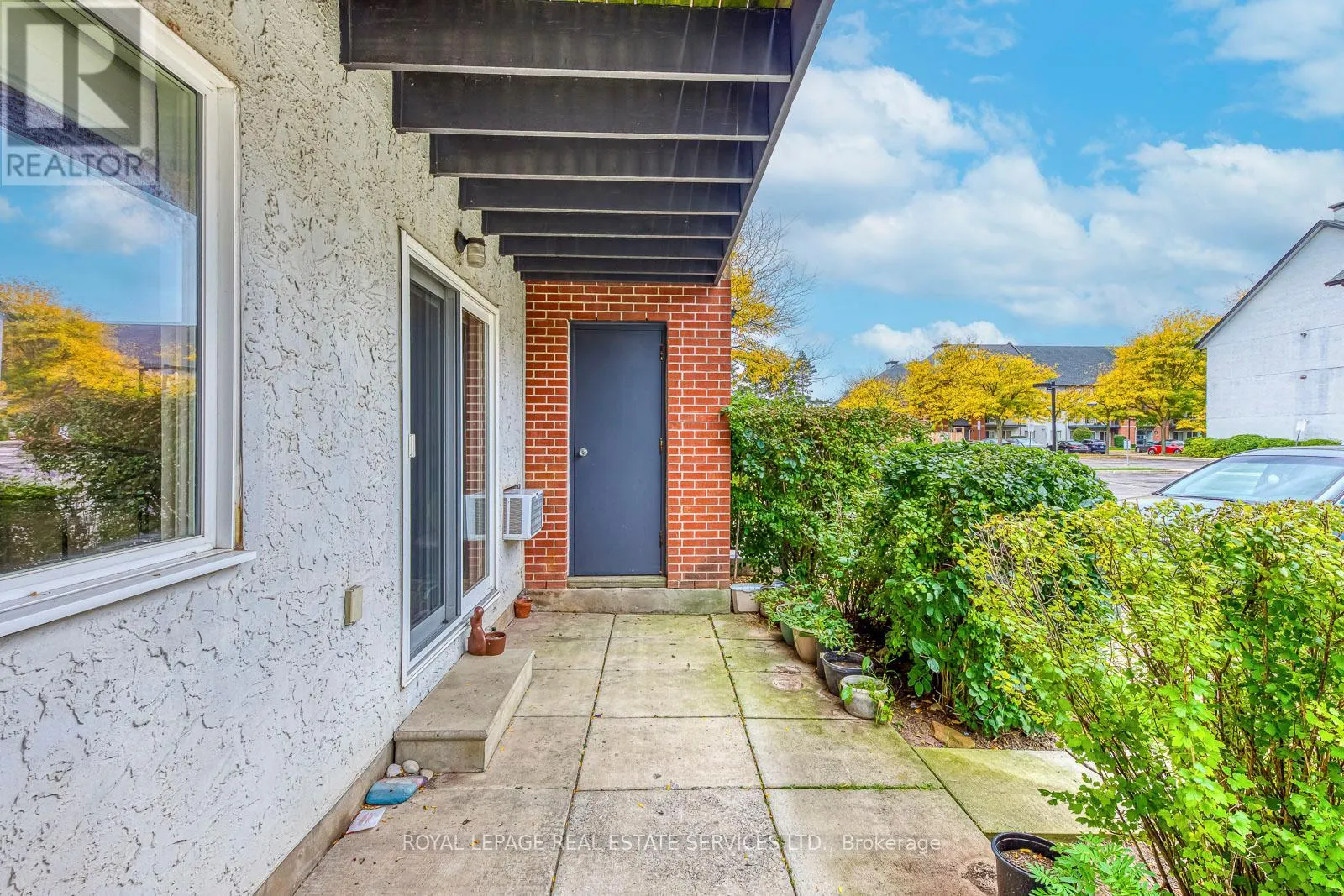911 - 1450 GLEN ABBEY GATE