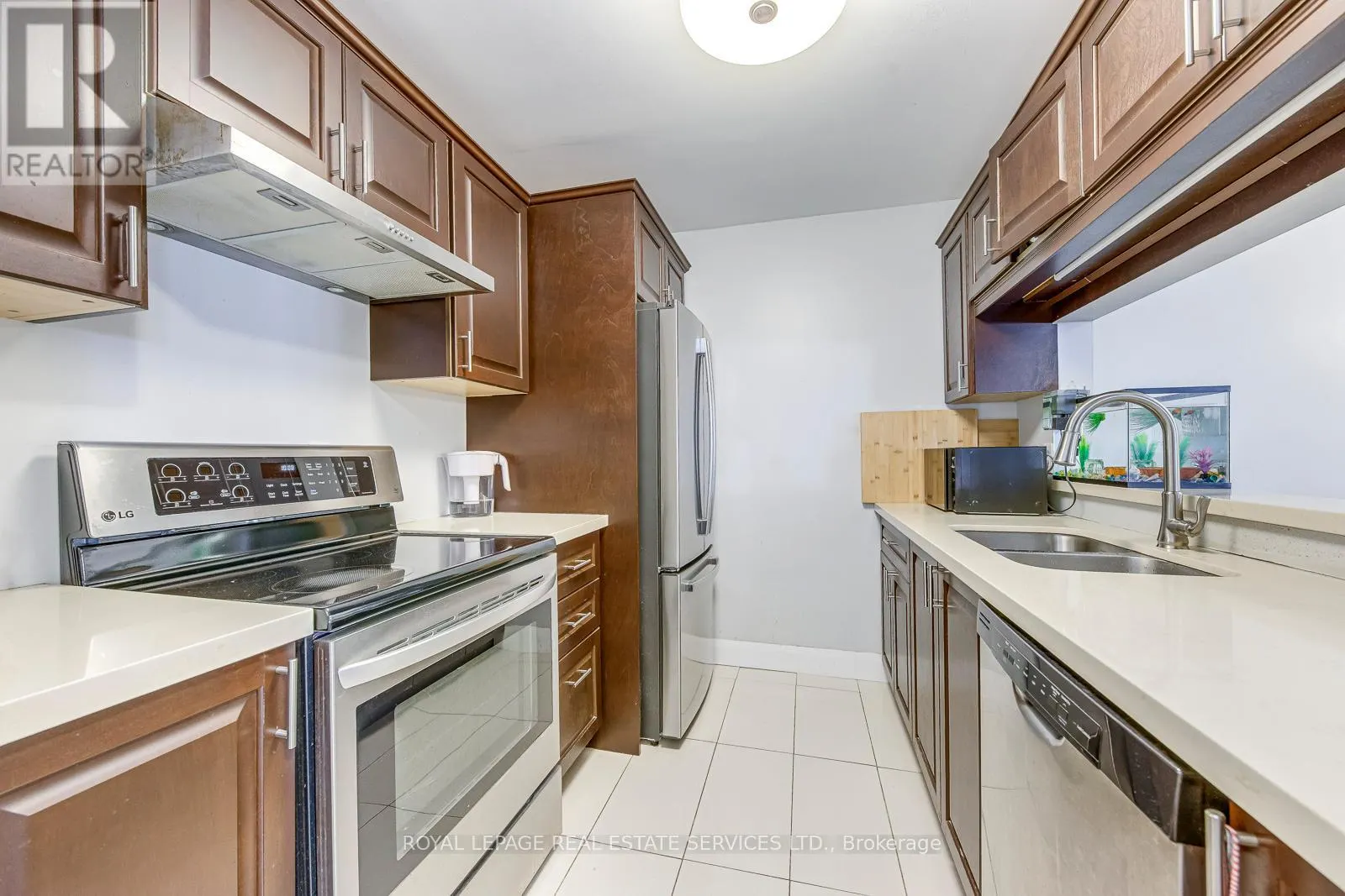 911 - 1450 GLEN ABBEY GATE