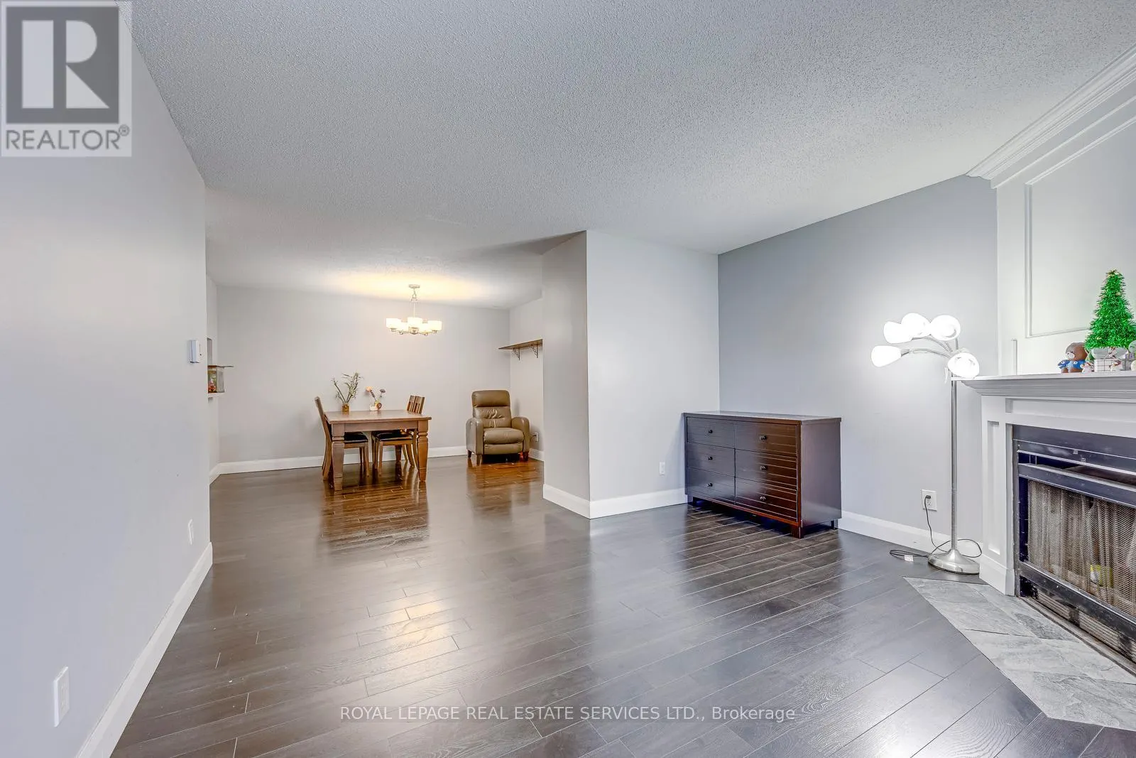 911 - 1450 GLEN ABBEY GATE