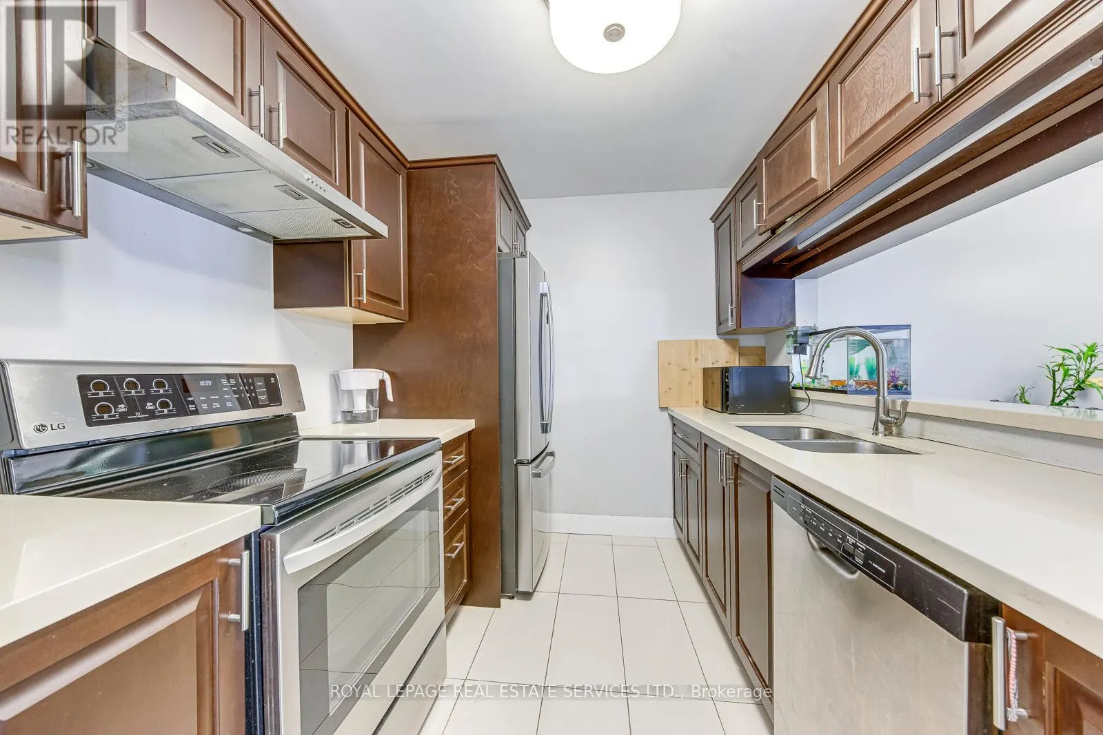 911 - 1450 GLEN ABBEY GATE