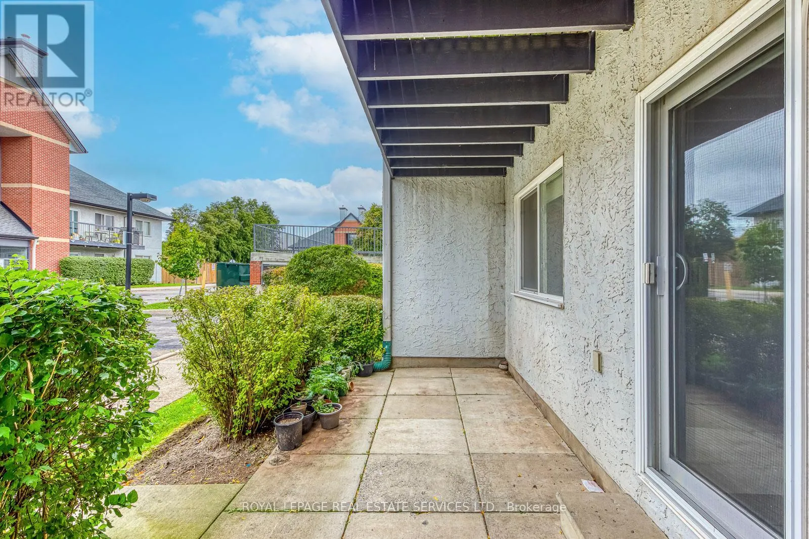 911 - 1450 GLEN ABBEY GATE