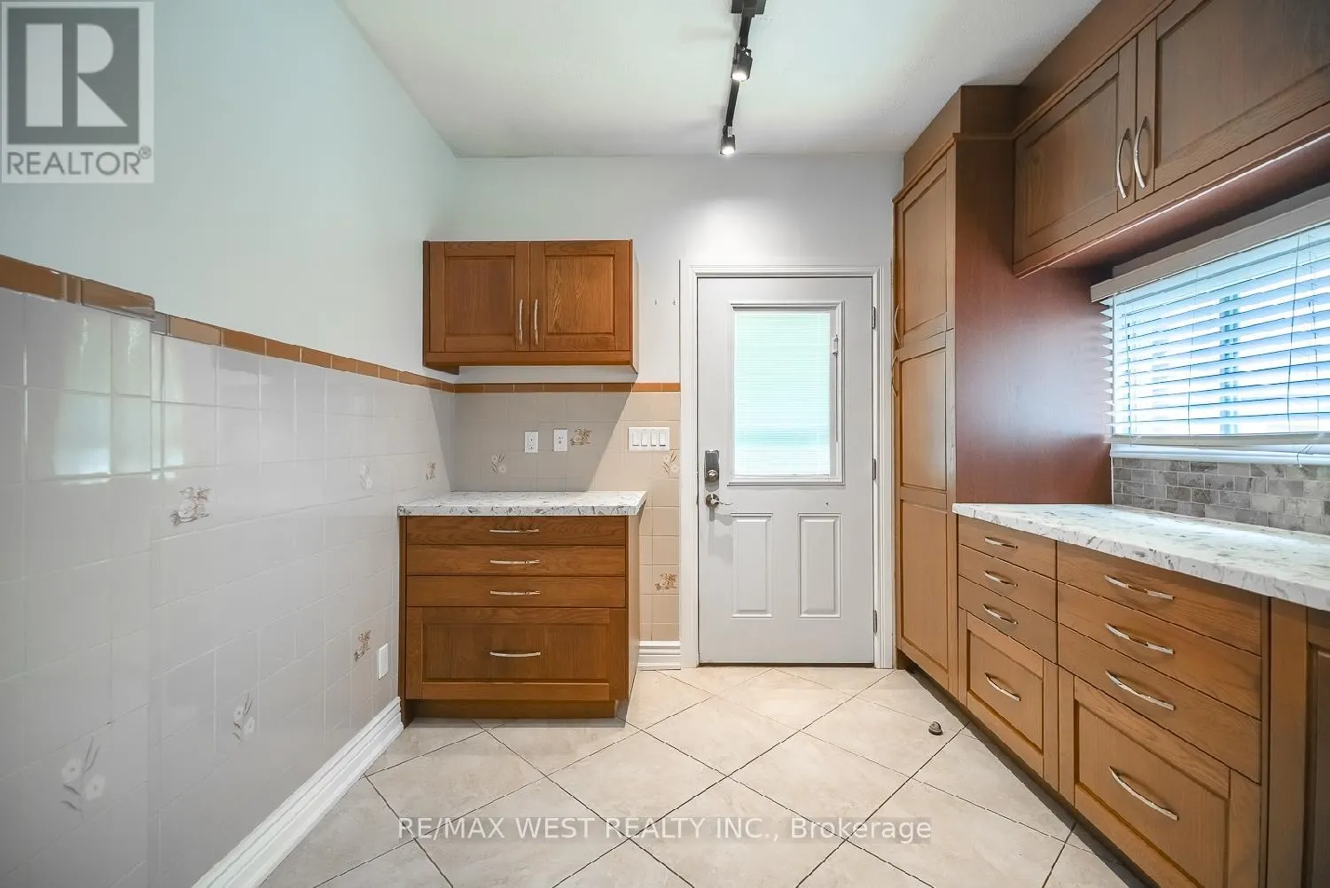 MAIN - 108 ARMSTRONG AVENUE