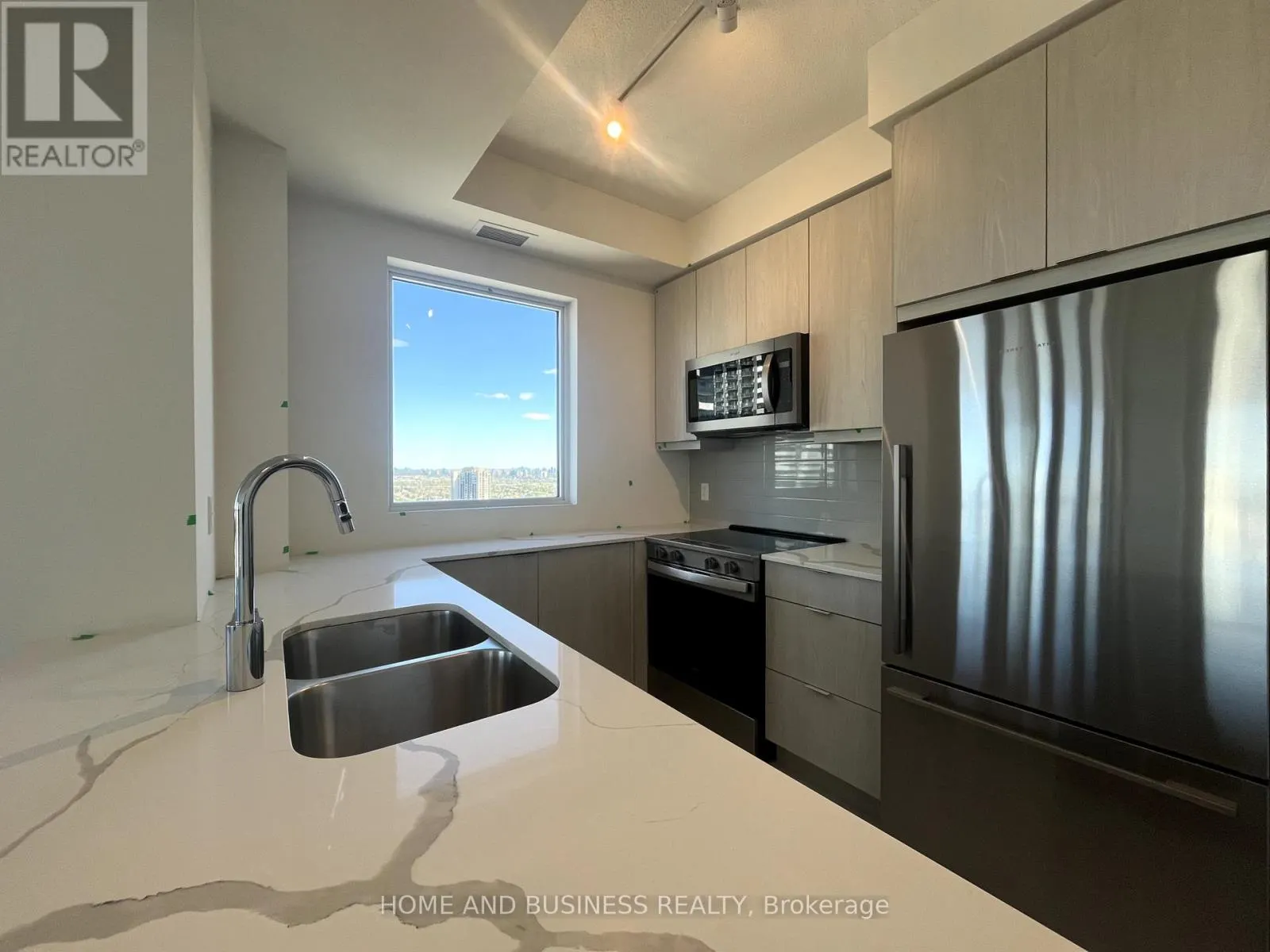 1809 - 15 WATERGARDEN DRIVE