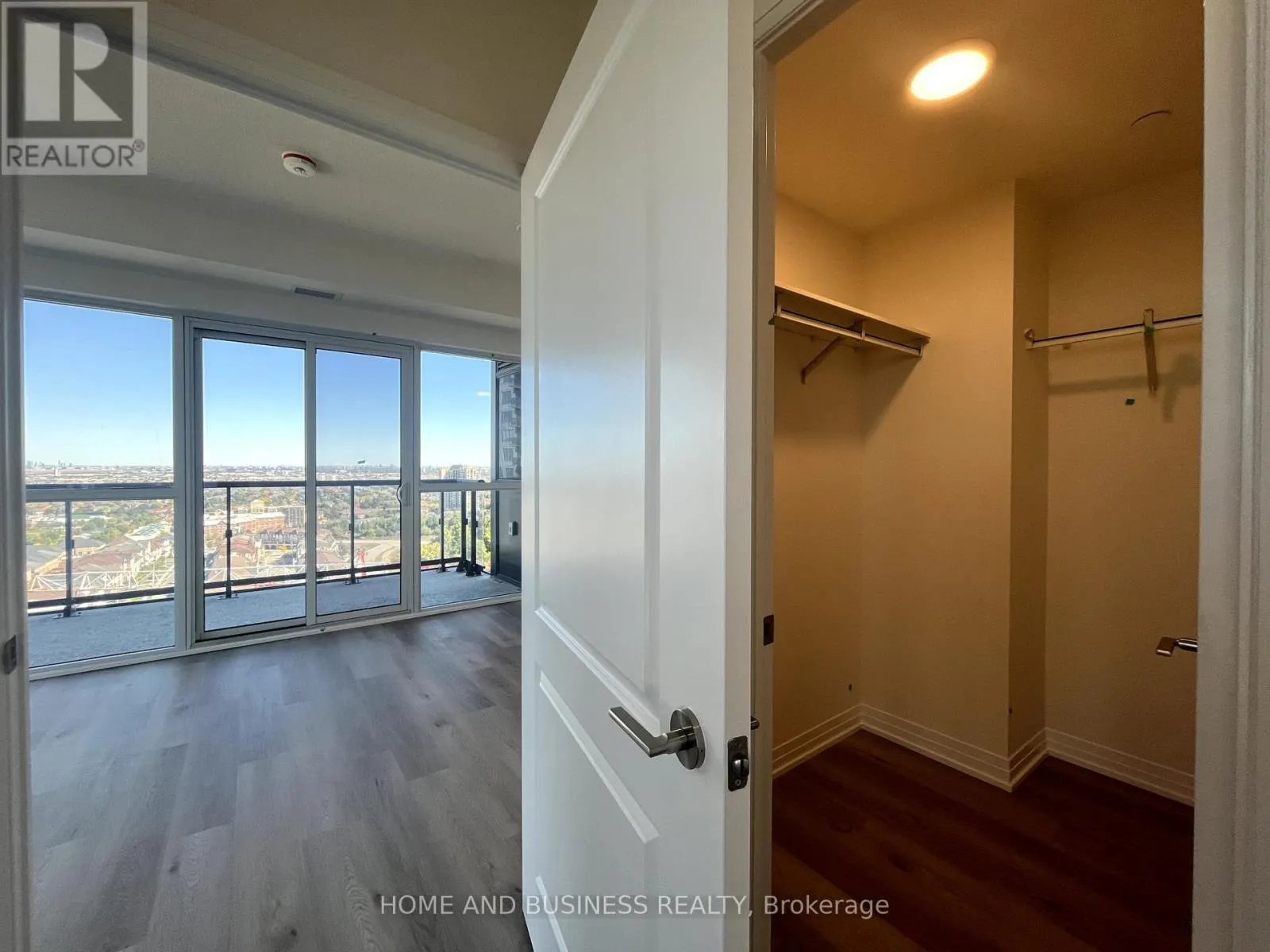 1809 - 15 WATERGARDEN DRIVE