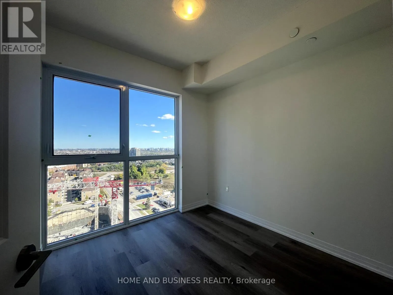 1809 - 15 WATERGARDEN DRIVE