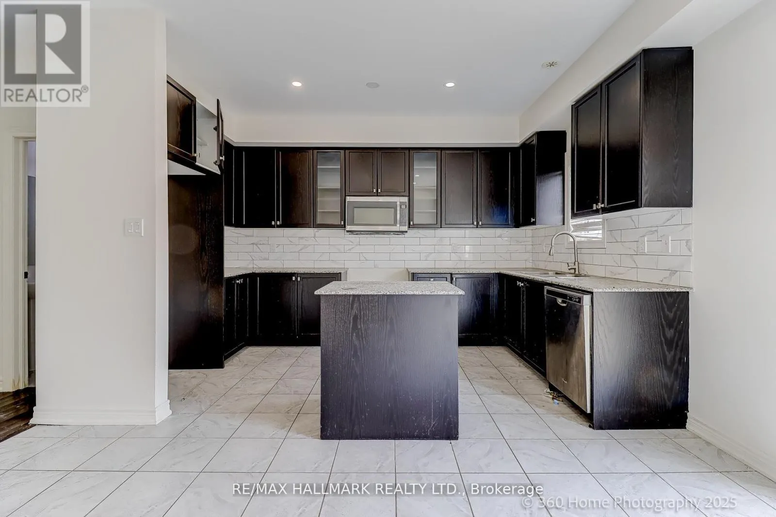 6 ASPEN HILLS ROAD