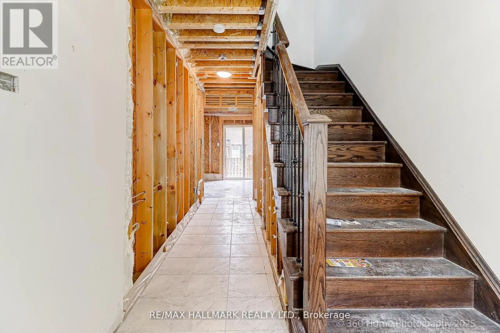 6 ASPEN HILLS ROAD