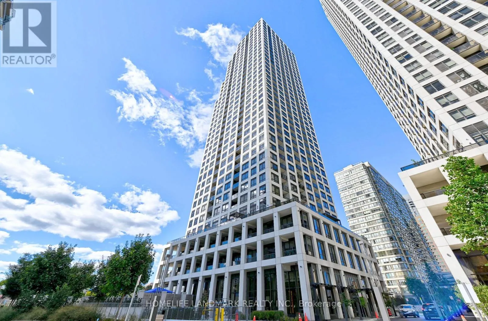 2109 - 36 ELM DRIVE W