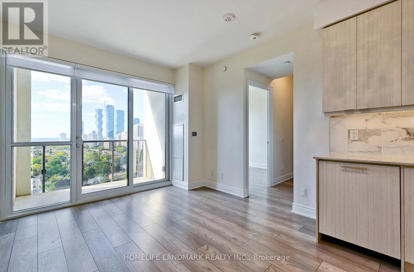 2109 - 36 ELM DRIVE W