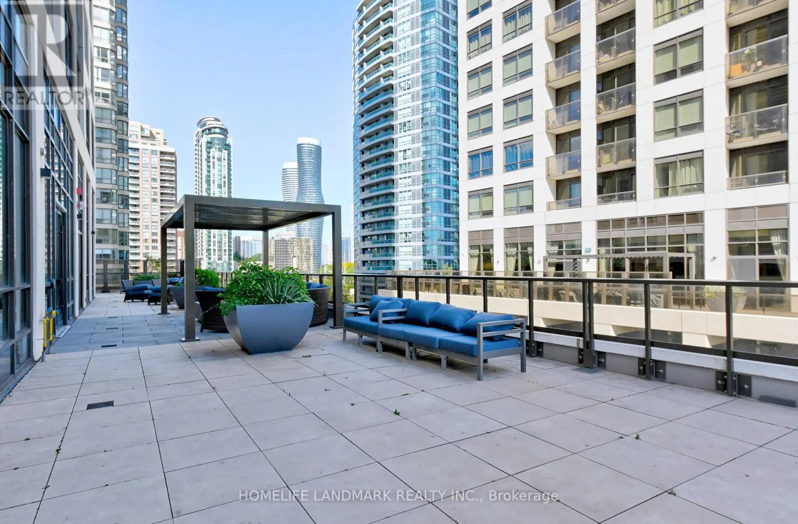 2109 - 36 ELM DRIVE W