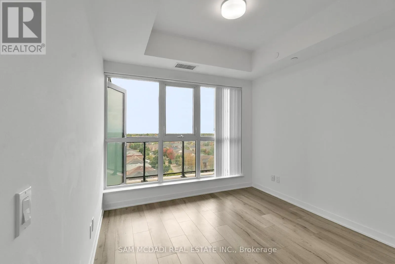 722 - 405 DUNDAS STREET W