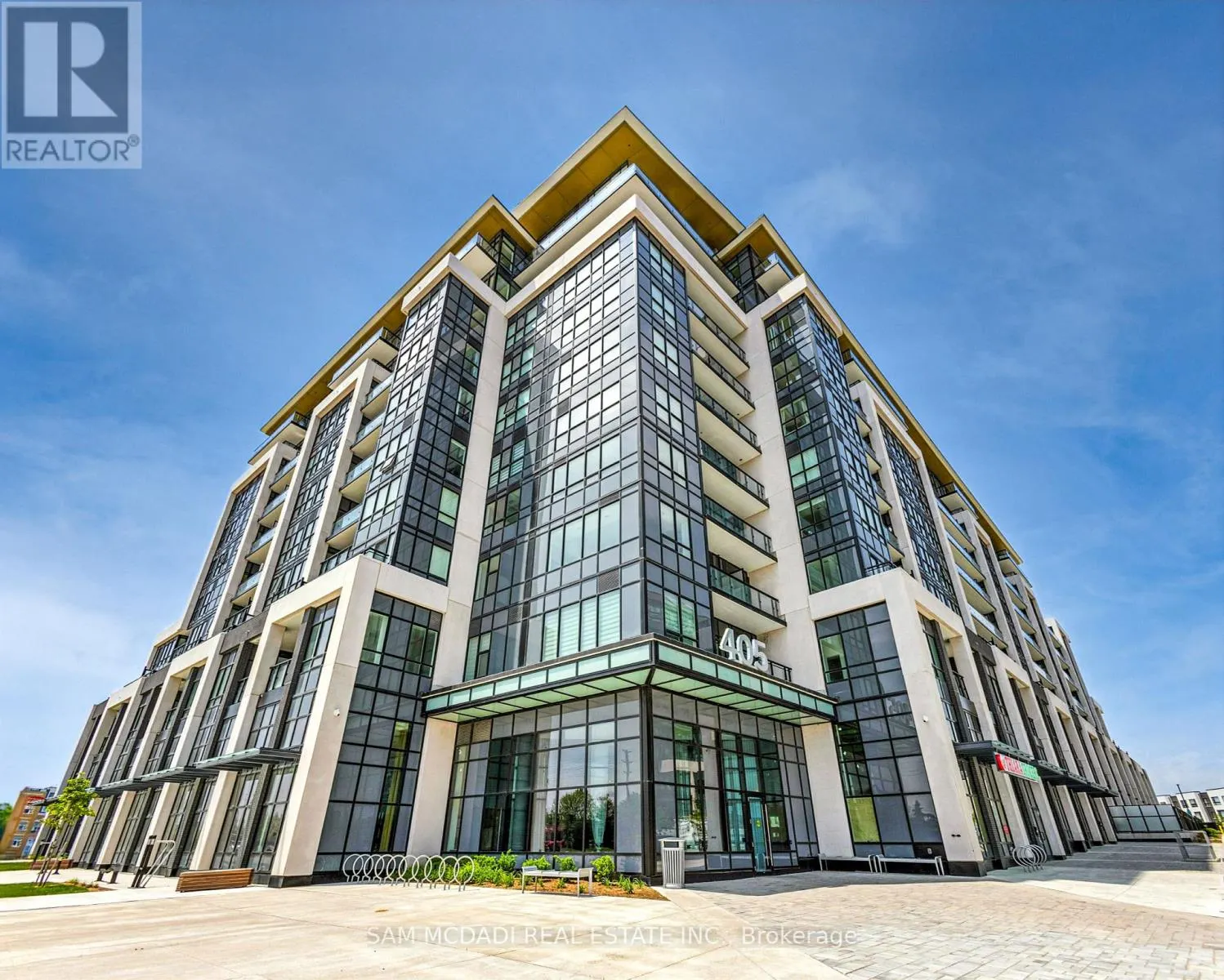 722 - 405 DUNDAS STREET W