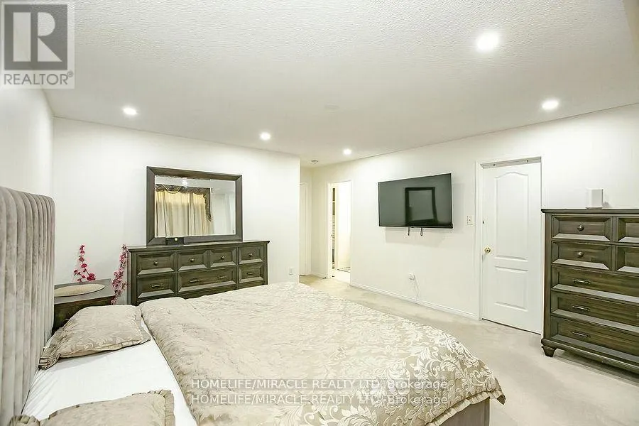 20 CULTURE CRESCENT