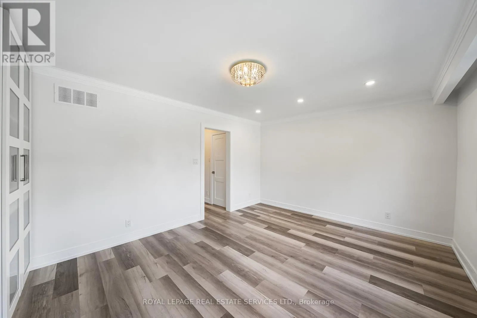 2 - 50 ARCADIAN CIRCLE