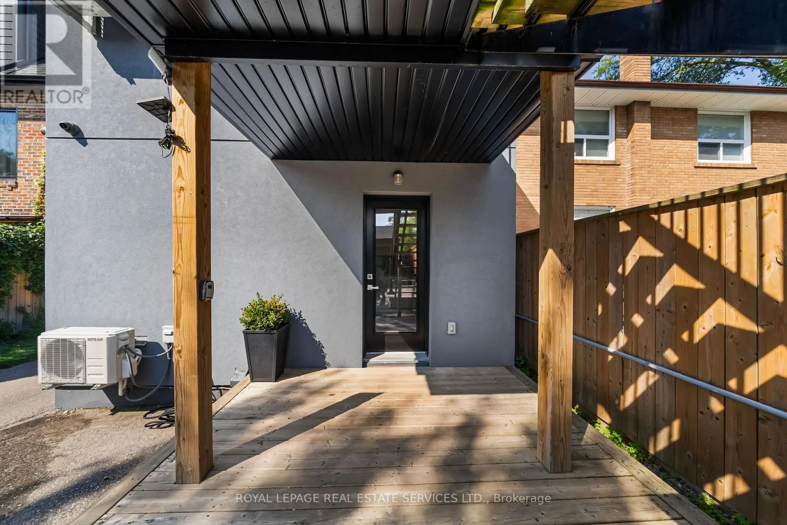 2 - 50 ARCADIAN CIRCLE