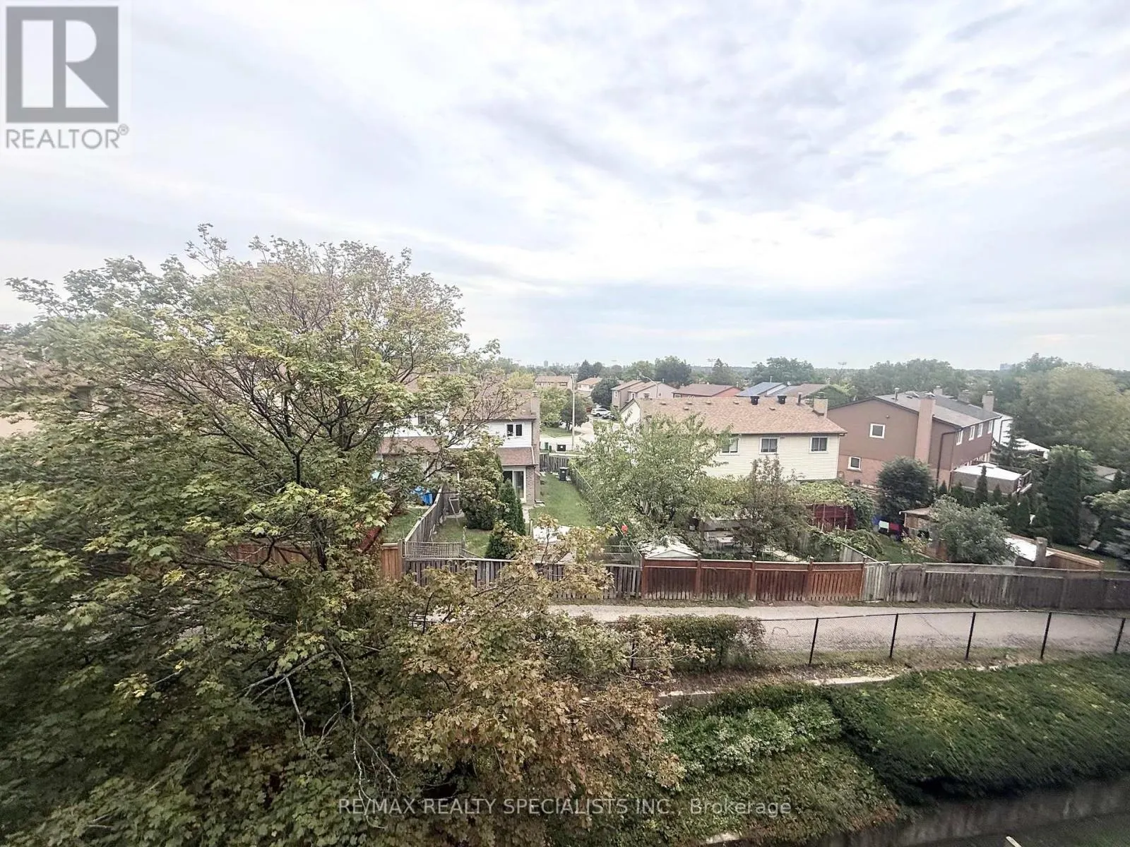 520 - 1000 CEDARGLEN GATE