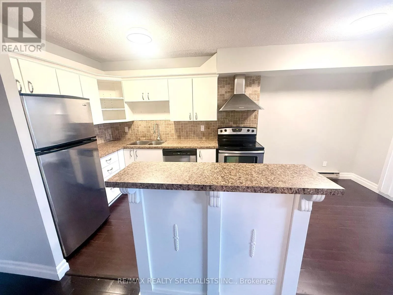 520 - 1000 CEDARGLEN GATE