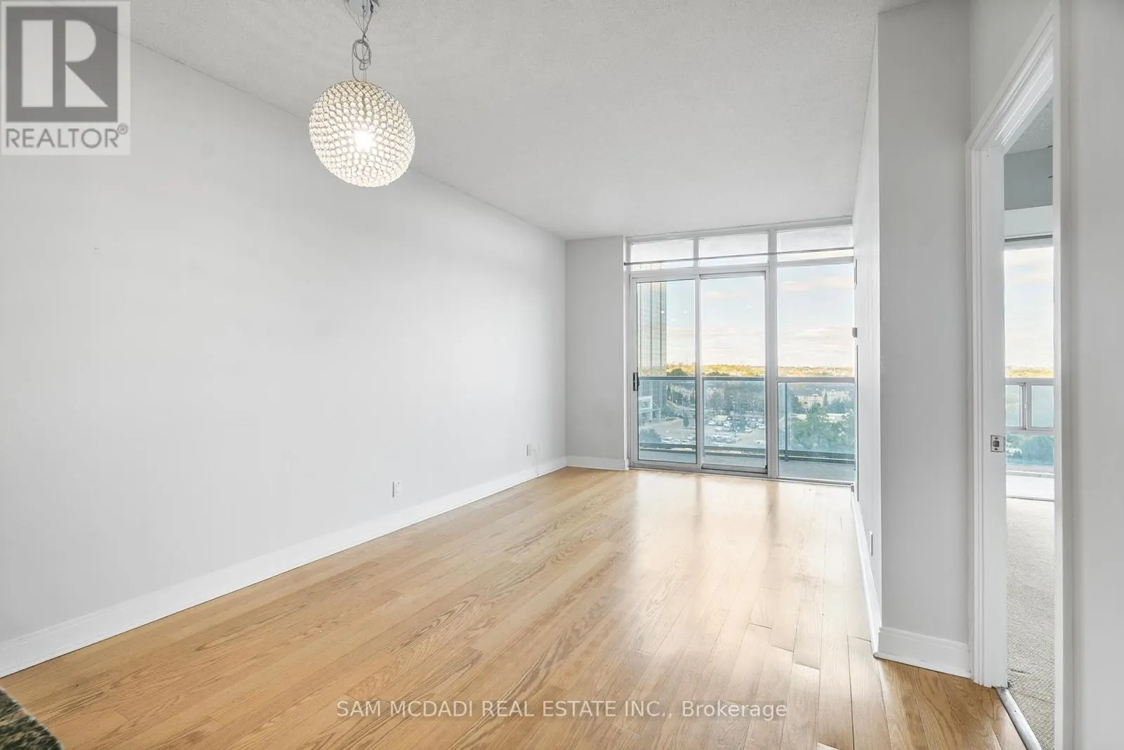911 - 80 ABSOLUTE AVENUE