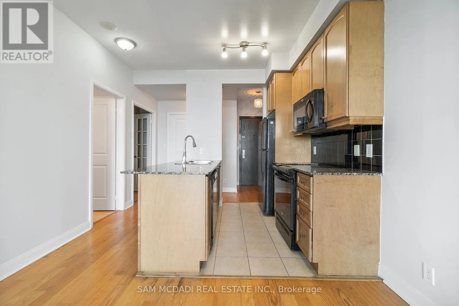 911 - 80 ABSOLUTE AVENUE