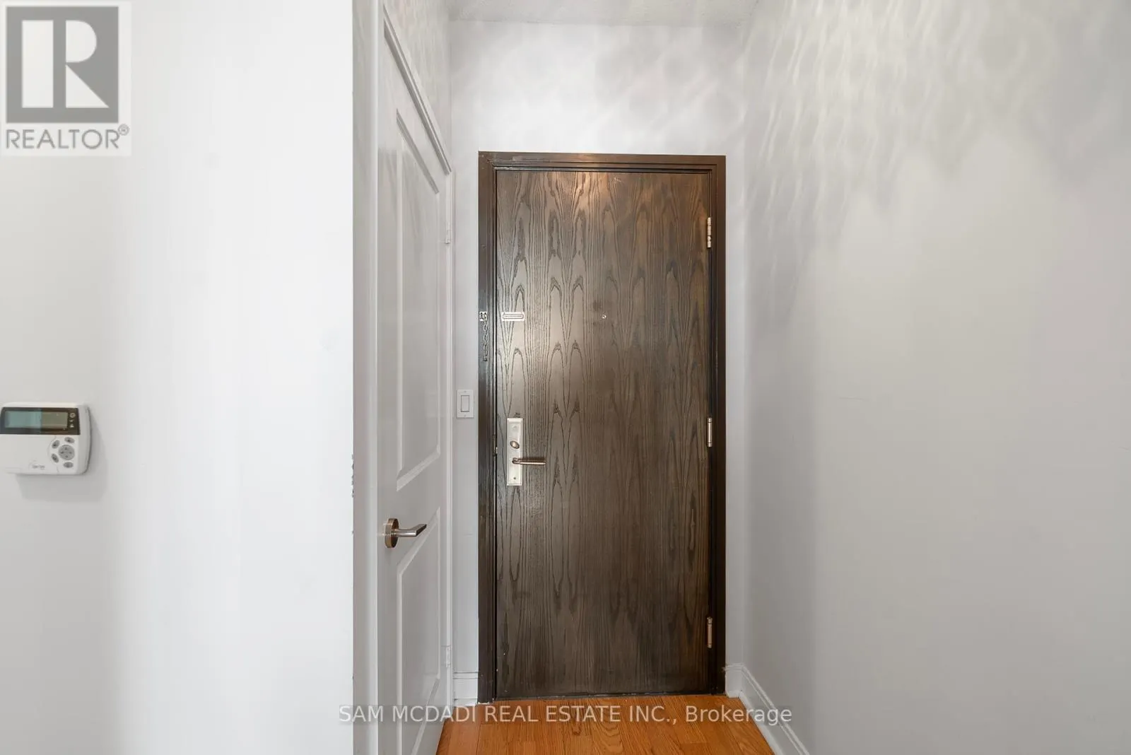 911 - 80 ABSOLUTE AVENUE