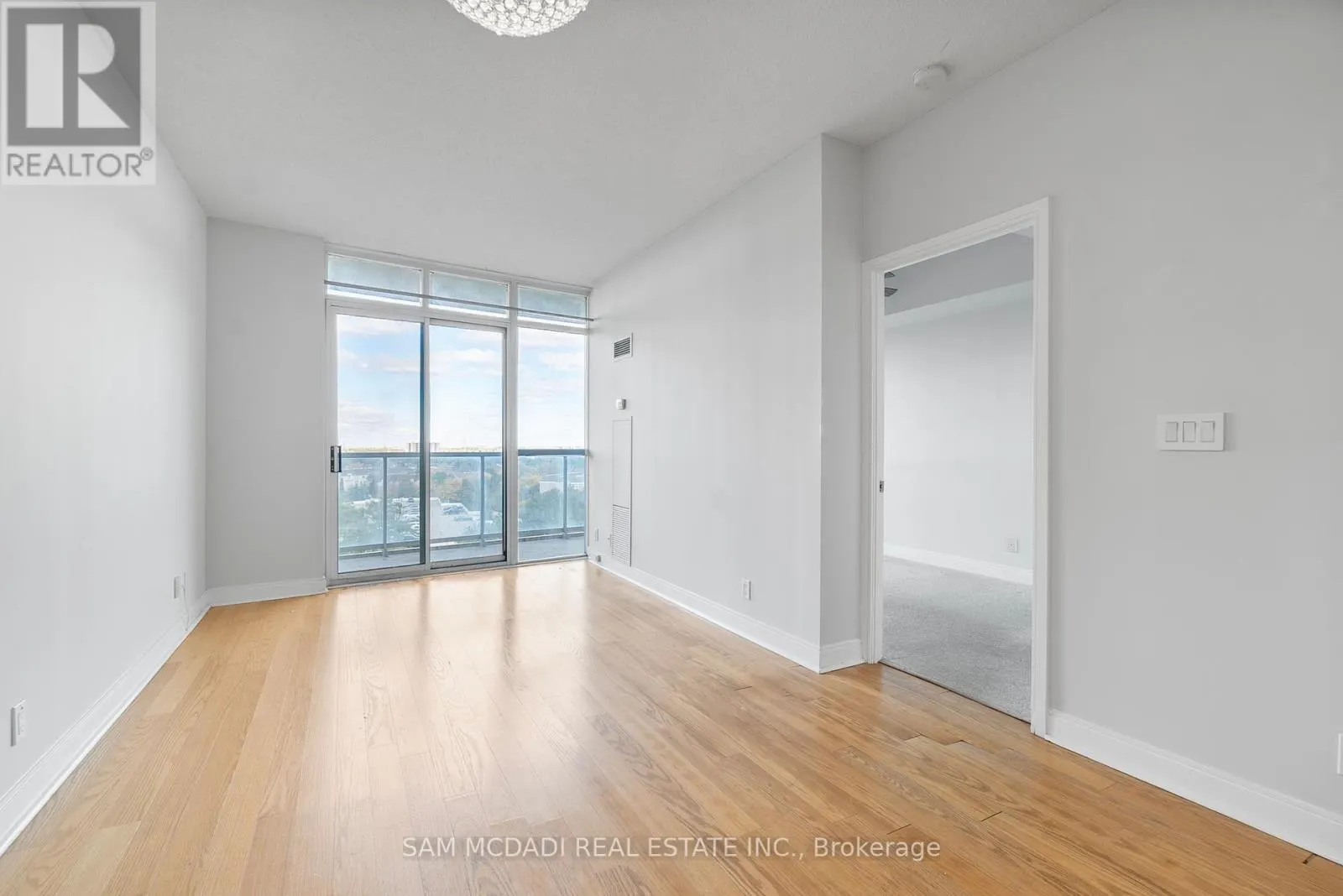 911 - 80 ABSOLUTE AVENUE