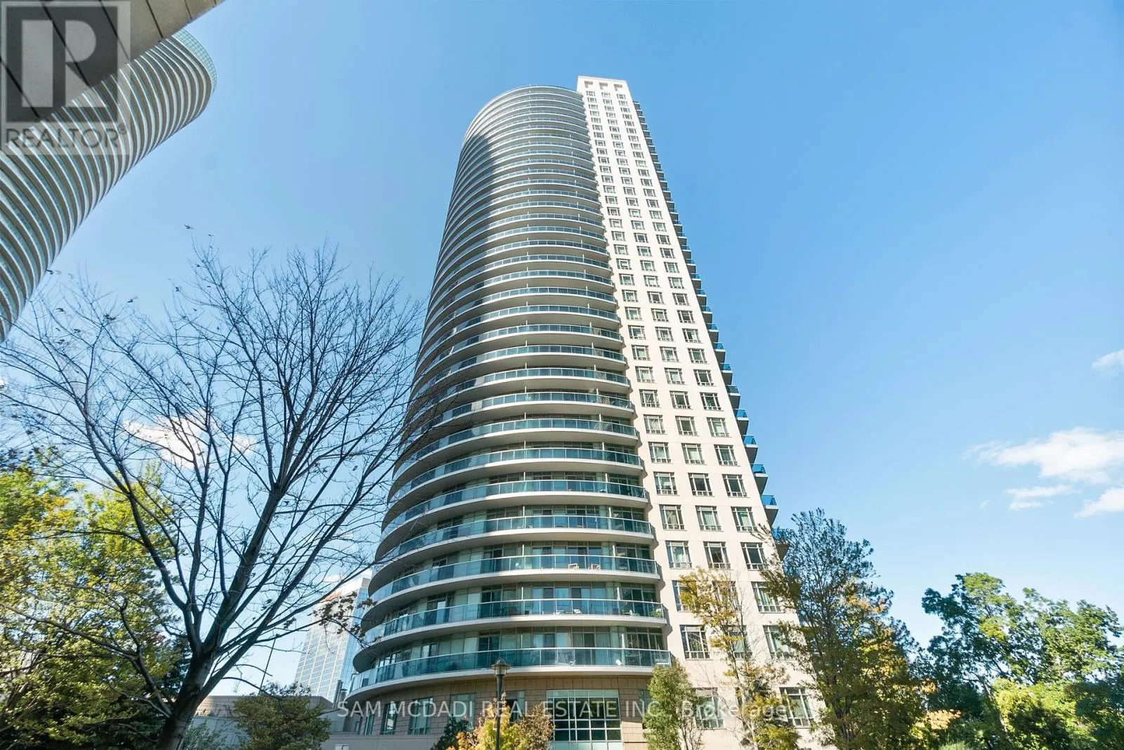 911 - 80 ABSOLUTE AVENUE