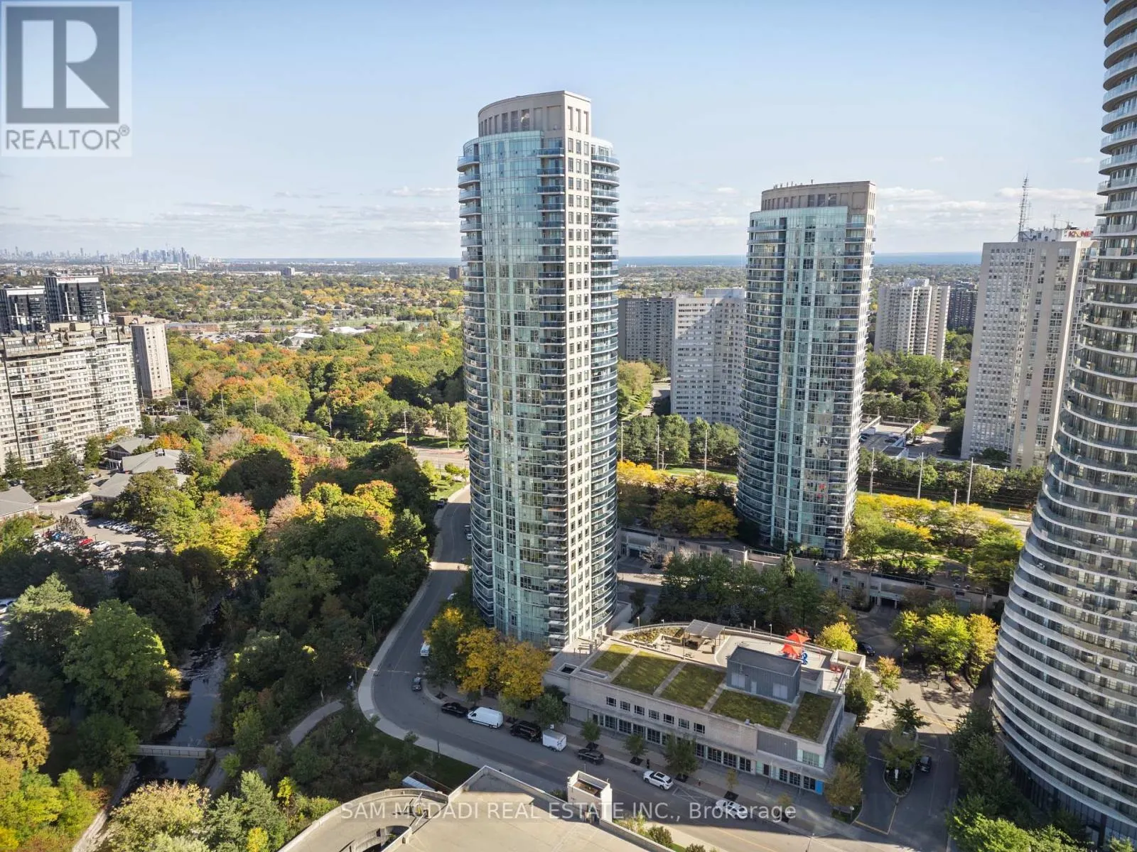 911 - 80 ABSOLUTE AVENUE