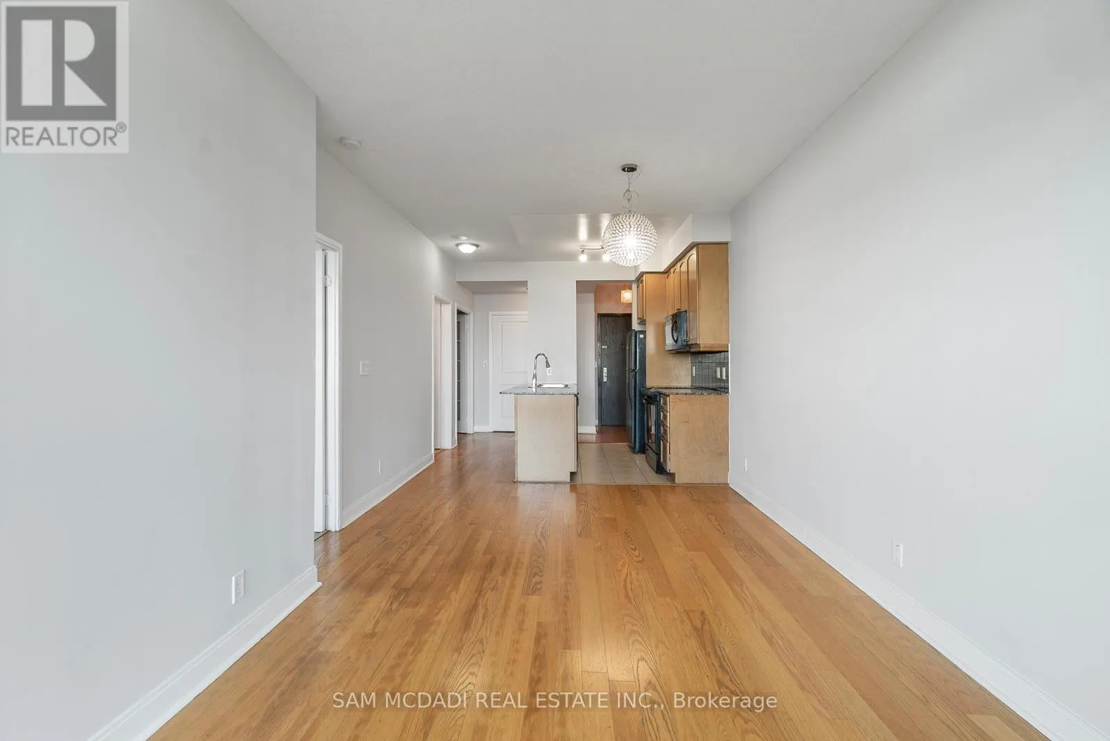 911 - 80 ABSOLUTE AVENUE