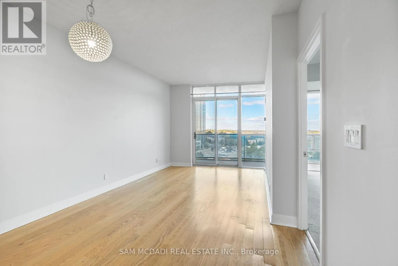 911 - 80 ABSOLUTE AVENUE